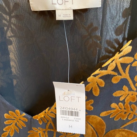 Ann Taylor Loft New camisole style top with velvet pattern - Picture 2 of 4